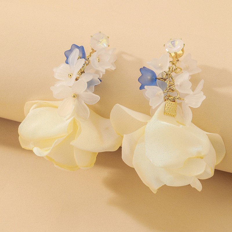 Fashion Crystal Acrylic Flannel Flower Earrings Wholesale Nihaojewelry display picture 5