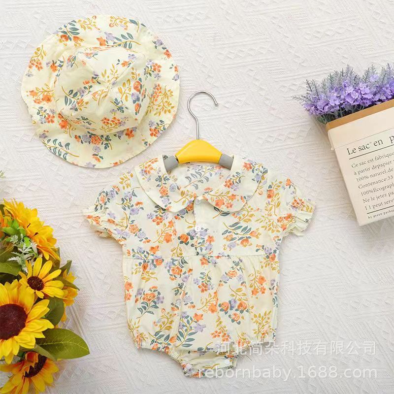 같은 패턴의 노란색 꽃 점프 슈트 + 태양 모자