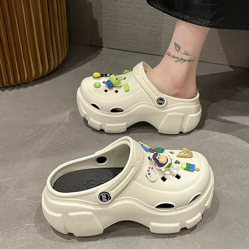 2025 New Cartoon Sesame Street Clogs for Women, Summer Fashion Outdoor Height-Increasing Non-Slip Closed-Toe Shoes, Beach Sandals and Slippers