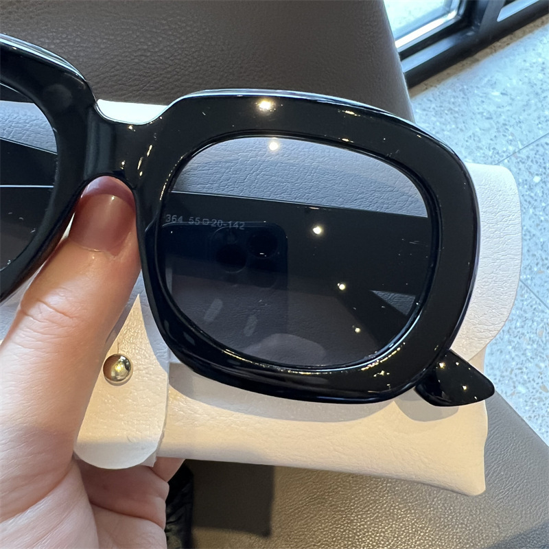 Casual, Outdoor, Travel Occasion Solid Color Pattern Simple Style Solid Color PC UV400 Protection Square Full Frame Women's Sunglasses