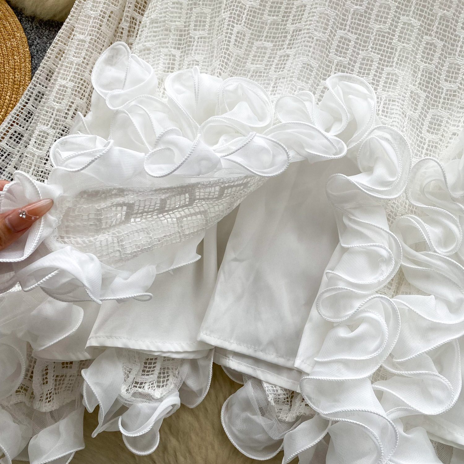 Elegante Bluse mit Laternenärmeln – Oversize-Top aus transparentem Mesh mit Rüschenbesatz (Einheitsgröße, Polyester, Schwarz/Weiß)_voghion.com