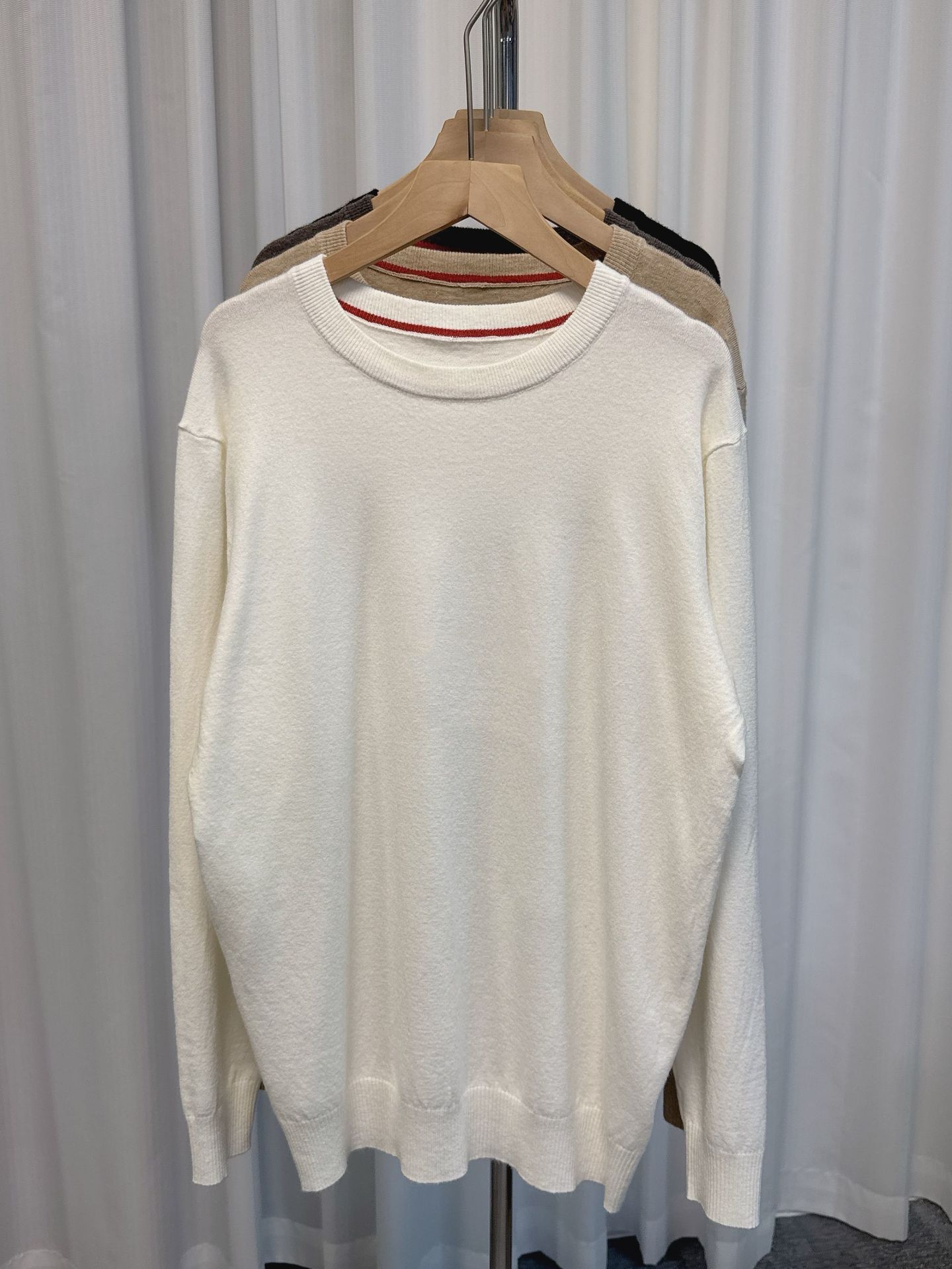 Suéter de cuello redondo para hombres, nuevo tipo de camiseta de punto transfronterizo de otoño y invierno, simple y casual, chaqueta de manga larga de color sólido