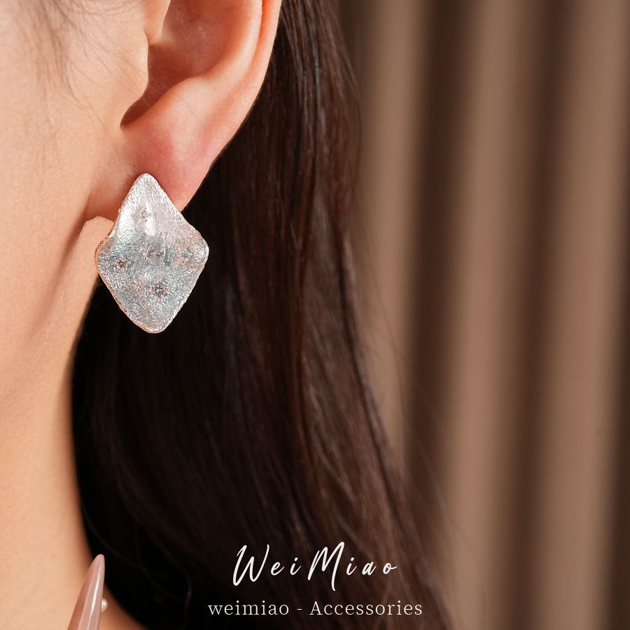 Agujas de plata, pendientes de piedra de silicio de silicio, estilo simple, personalidad, pendientes de lujo ligero, pendientes de alta sensación al por mayor