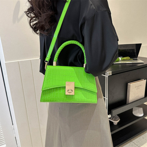Casual portable crossbody bag this year's popular bag for women  spring new fashion simple shoulder bag commuter bag