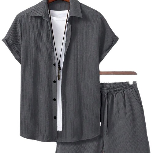Men's brocade patterned striped short sleeve shirt with button-up collar set, stylish men's fashion trend item