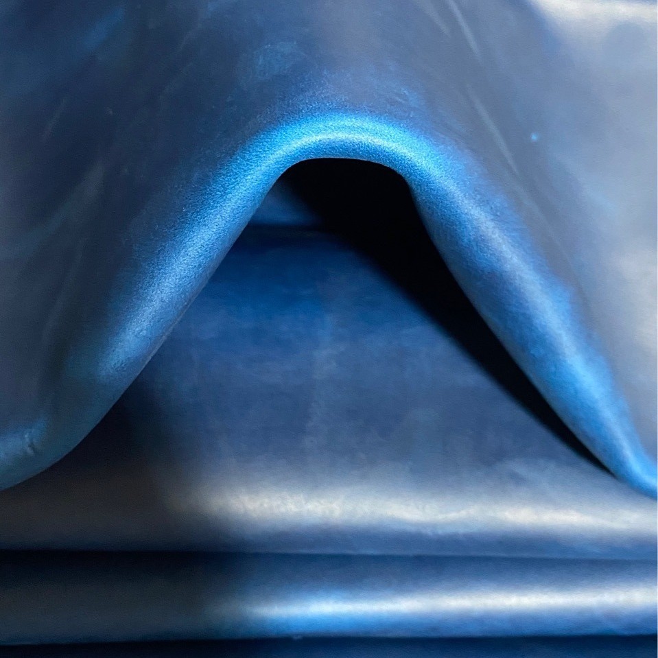 蓝色疯马皮头层牛皮油蜡复古变色DIY皮料颜色可定 制供应头层