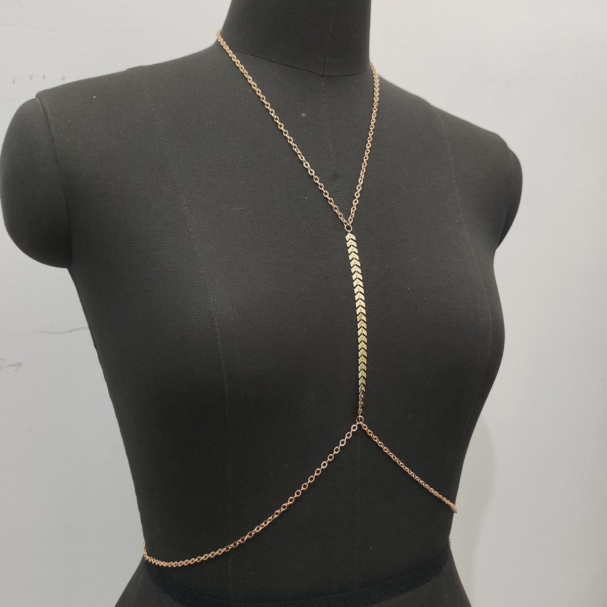 Cadena corporal sexy hecha a mano para mujer espalda al aire_voghion.com