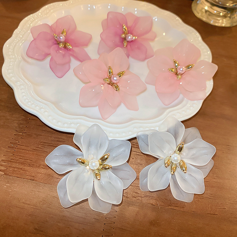 Aguja de plata Super Hada flor pétalo pendientes geométricos de moda exagerada chica corazón Stud pendientes dulce fresco pendientes de alto grado