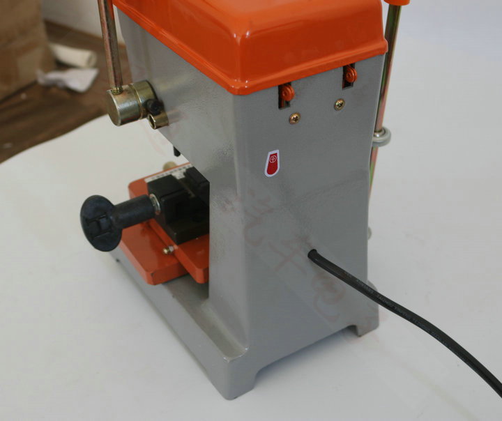 Máquina de llave de Shanghai rubio con máquina de llave de 368A máquina de fresado vertical de perforación manual rica