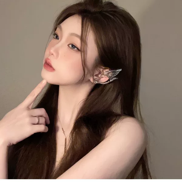 Korean-Style Minimalist Fairy Wing Ear Clips for Women, Niche Light Luxury with a High-End Feel, Non-Pierced Ear Cuffs, Ear Accessories, Ear Hooks