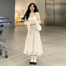 赫本风法式长裙秋装2024设计感收腰显瘦长袖连衣裙子女