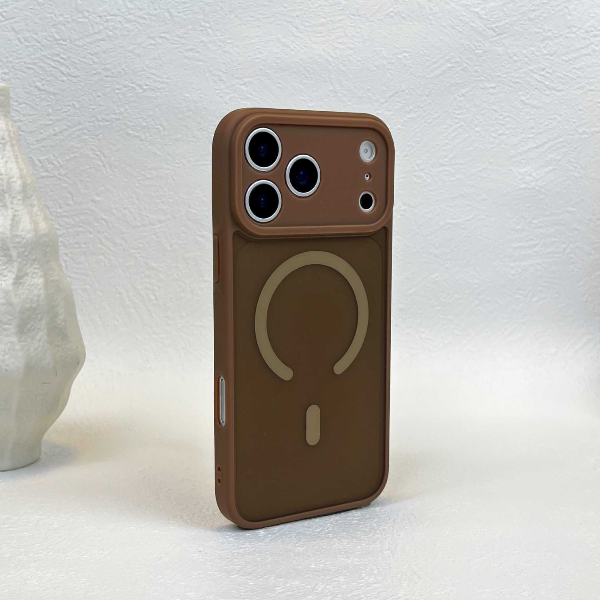 适用iPhone18promax手机壳肤感磨砂磁吸精孔防摔苹果17高级保护套