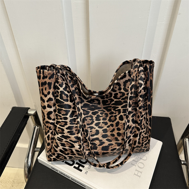 Otoño y invierno de Hong Kong viento de gran capacidad bolso de mano leopardo bolso de mujer bolso medioambiental ocio de moda universal bolso de hombro