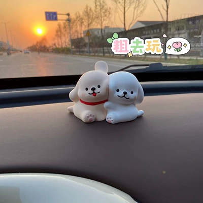 Couple Interior, Car ornaments