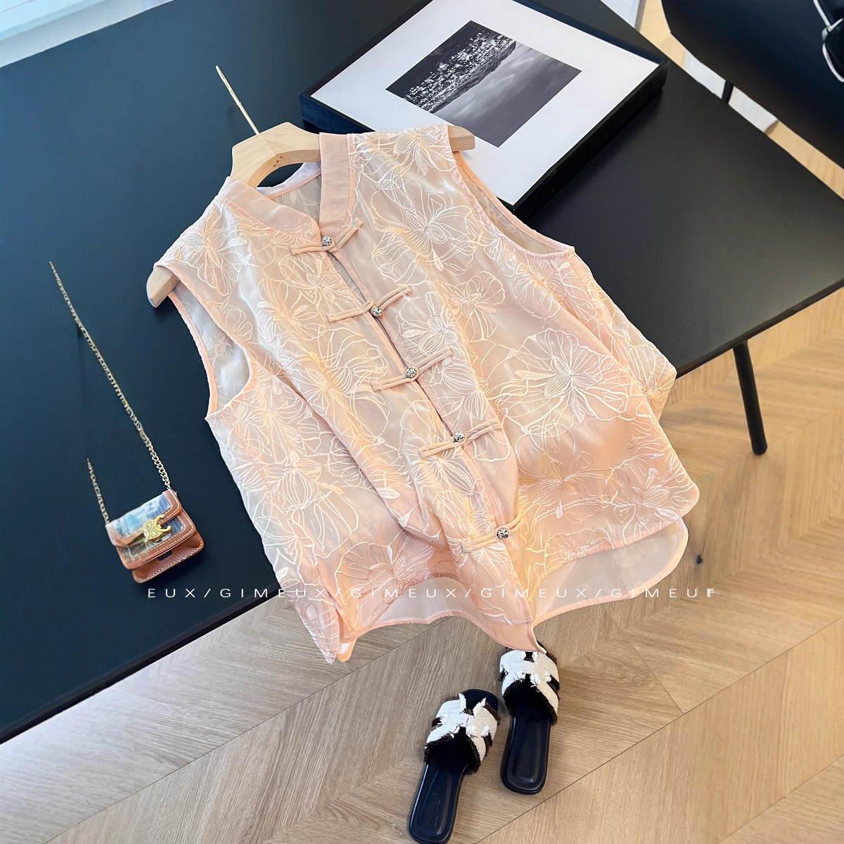 New Chinese Style National Style Vest Coat Women's 2025 New Summer Thin Heavy Industry Embroidered Ware Shoulder Outer Sleeveless Top