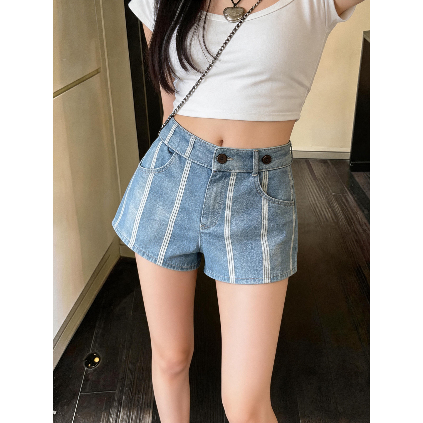 时尚复古百搭高级感阔腿裤女夏季新款气质减龄条纹蓝色牛仔短裤子