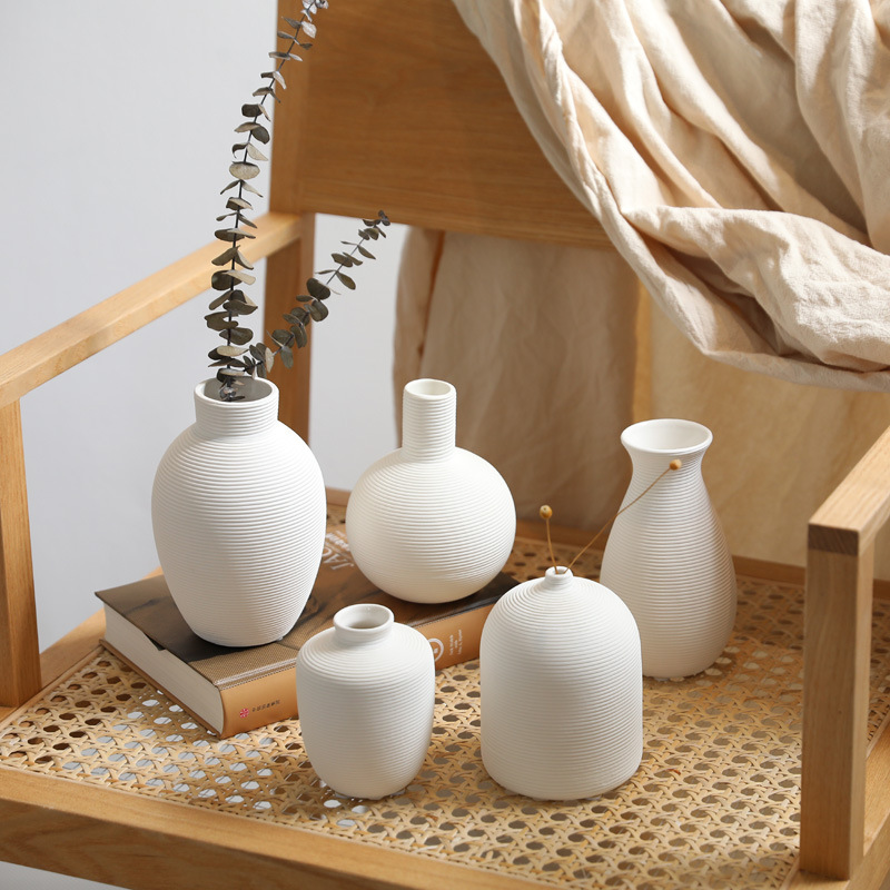 Florero de cerámica de alto valor estilo ins pequeños adornos sala de estar mesa de comedor arreglos florales decoraciones para el hogar flores secas decoración suave
