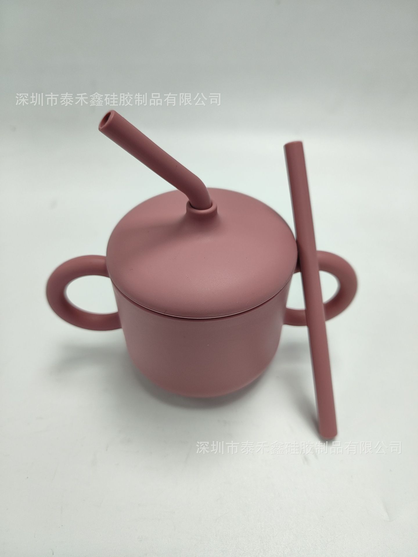 Doble oreja de tipo pétalo abierto de silicona snack taza con mango bebé snack caja creativa beber taza en stock