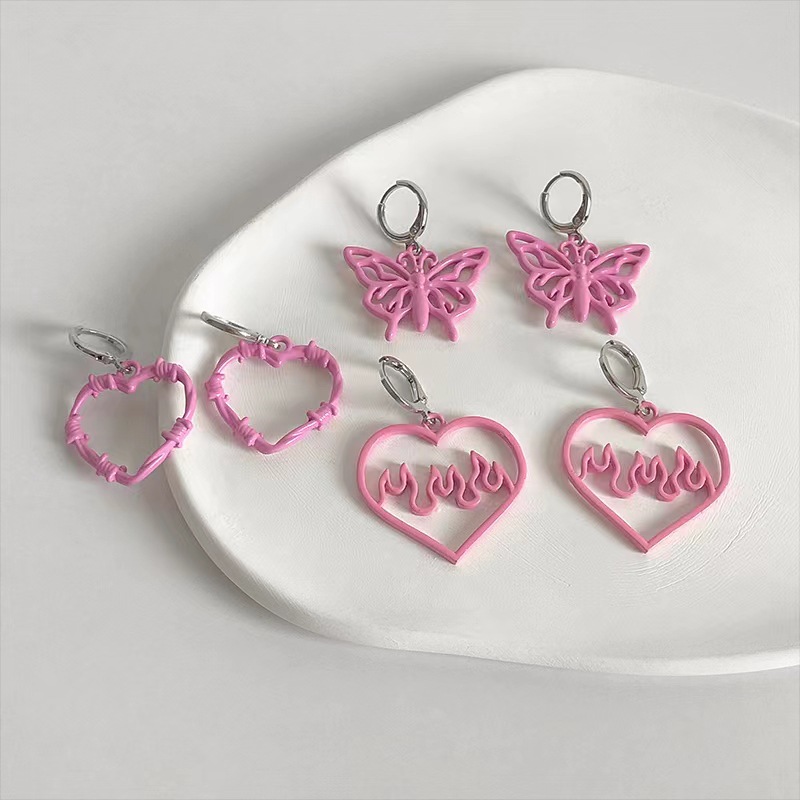 Dulce Forma De Corazón Libélula Mariposa Metal Barniz De Estufa Ahuecar Mujeres Pendientes De Gota 1 Par display picture 2