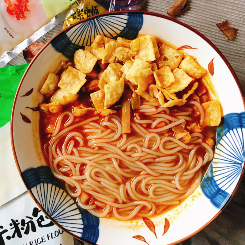 I really love the Luosifen, 300g of good snail rice, and 400g of Liuzhou crayfish snail rice in a bag, spicy and smelly instant noodles.