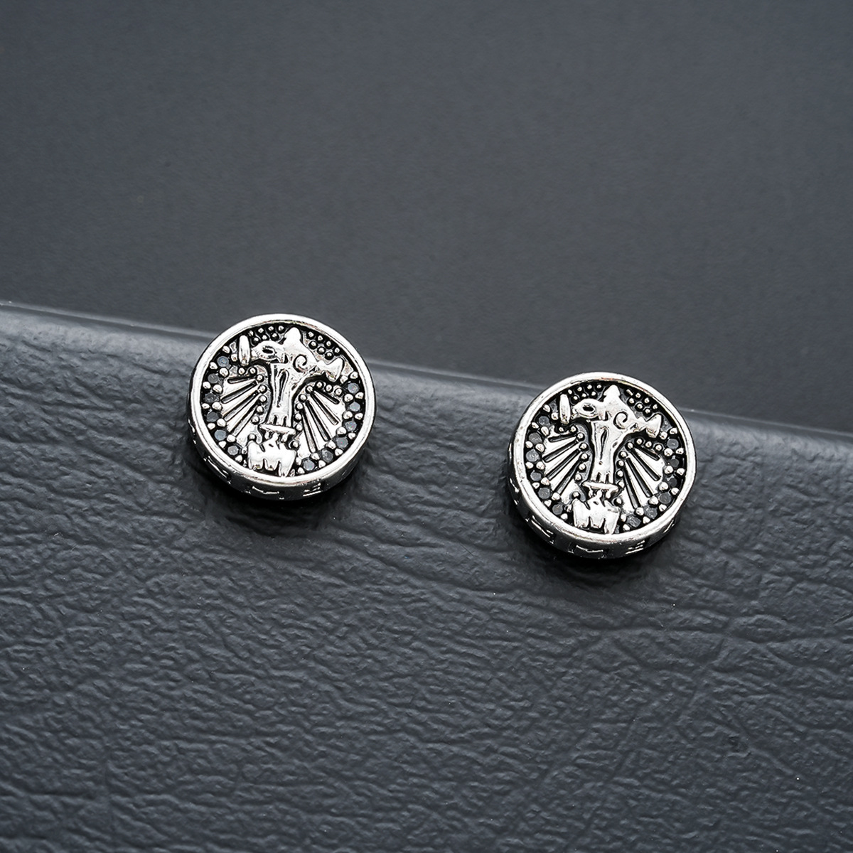 Clip magnetiche per uomo, polsini alla moda per donna, gioielli per orecchie non forate dal design unico_voghion.com