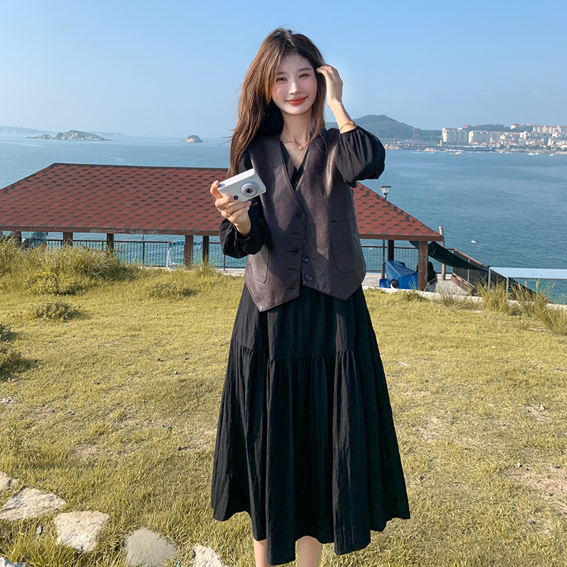 PU皮马甲黑色连衣裙套装女2025秋新款法式超好看赫本风长裙两件套|undefined