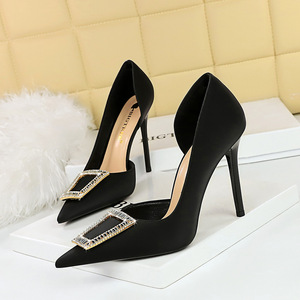 626-K8 European and American Style Banquet Thin Heel Shallow Mouth Pointed Side Hollow Sexy Slim Metal Rhinestone Buckle