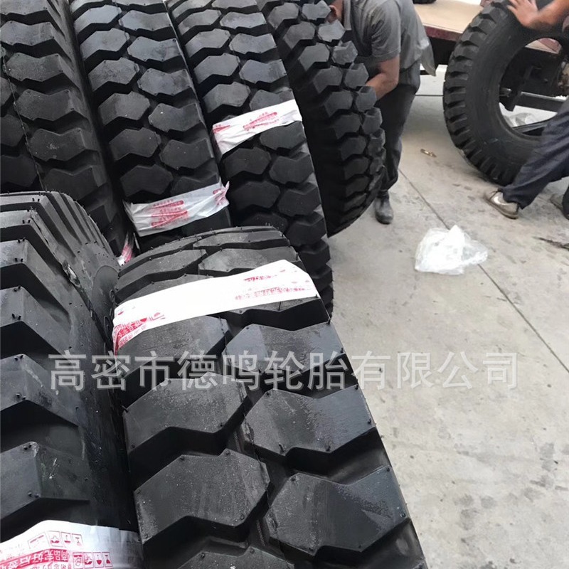 Neumático de patrón de cuerno de nylon 900-20 Fengshen /1000/1100/1200-20