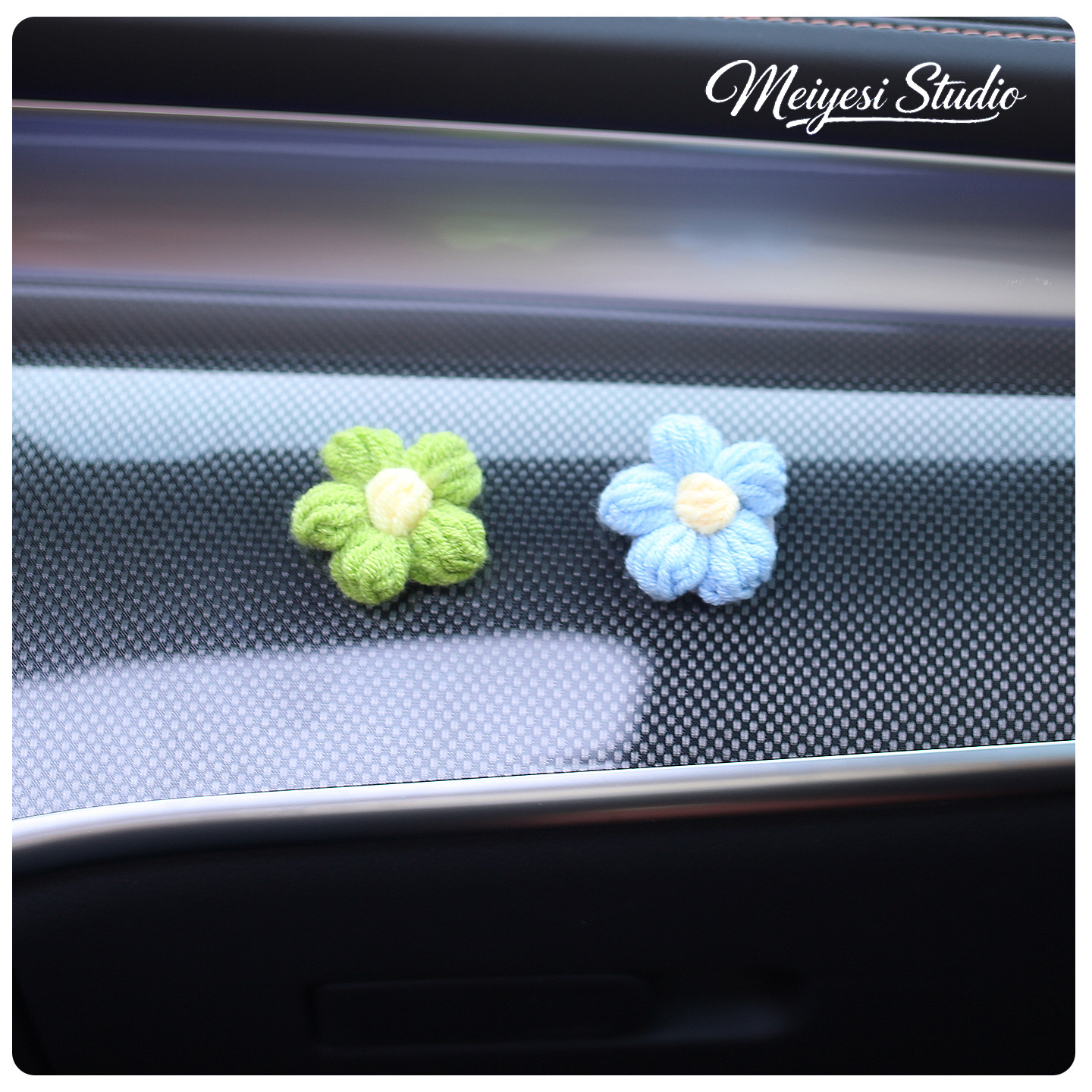 La versión coreana de la elegancia de flores de color creativas para adornos de automóviles, decoraciones de automóviles de alta calidad, flores de lana de la niña.
