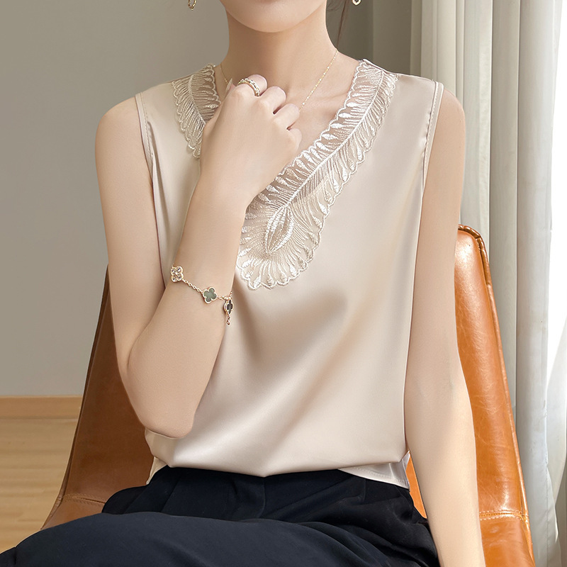 Summer Silk Camisole Women's Outer Wear Acetate Satin Sleeveless Bottoming Shirt Loose Lace Splicing Suit Inner Wear Summer Silk Camisole Women's Outer Wear Acetate Satin Sleeveless Bottoming Shirt Loose Lace Splicing Suit Inner Wear