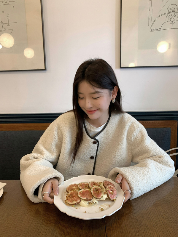 趋梦DT ETOLIE小香风皮毛一体环保皮草宽松保暖舒适羊羔毛外套女|undefined