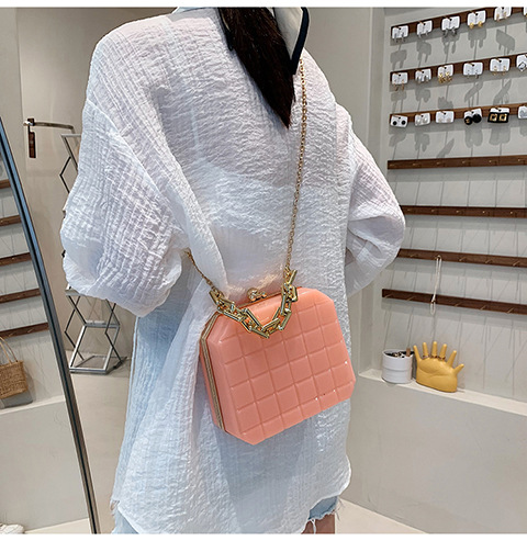 Acrylic Transparent New Fashion One-shoulder Messenger Bag18*15*7cm display picture 4