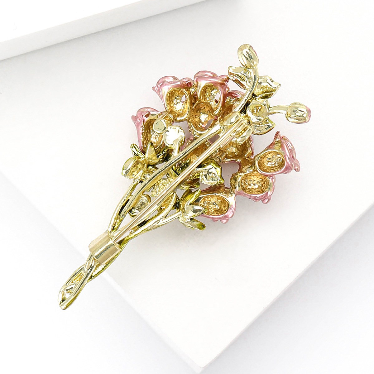 New Fashion High-end Alloy Enamel Rose Bouquet Brooch Temperament Simple Women's Clothing Corsage Jewelry Pin
