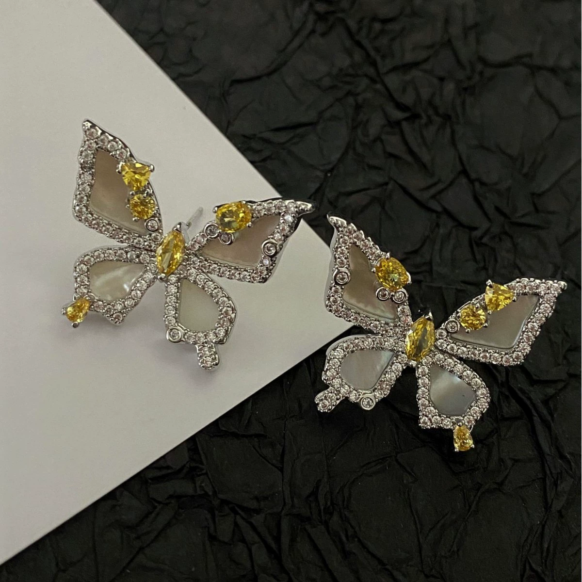 Д Earrings, zirconium?