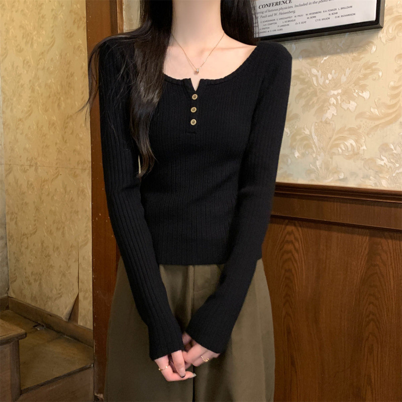 法式方领针织毛衣漏锁骨打底衫女2025春季肌理感修身纽扣长袖上衣|undefined