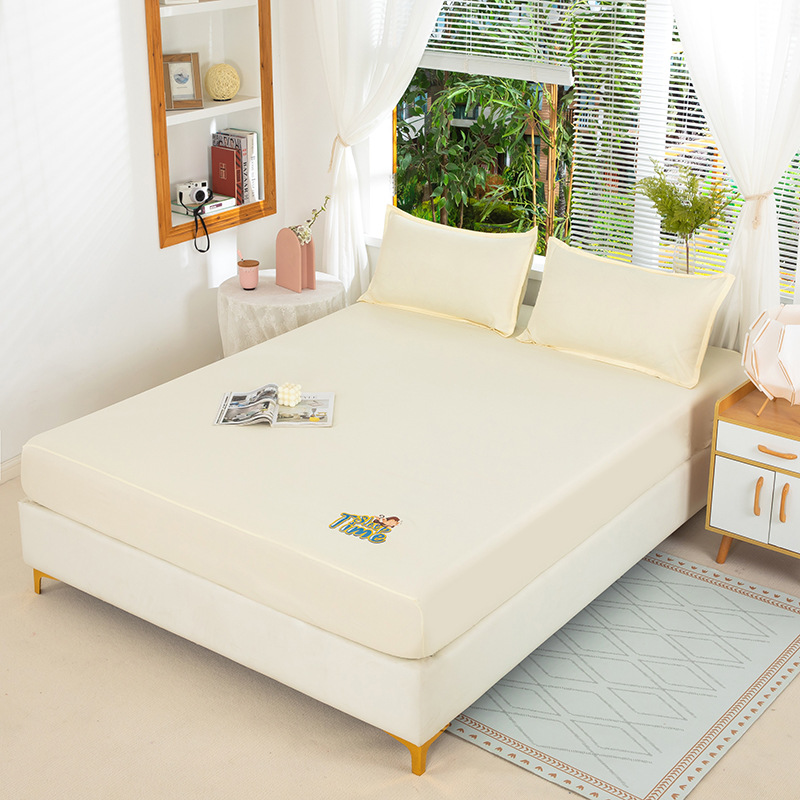 Sombrilla de cama impresa en color puro Juego de cama doble de una pieza Funda protectora de sábana cepillada Juego de cama de tres piezas