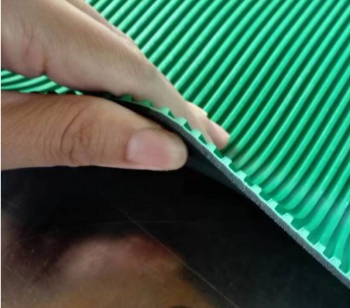 横竖绿条纹胶板