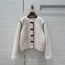 2025秋冬新款 高级时髦 内里菱格设计夹棉皮毛一体大衣 批发