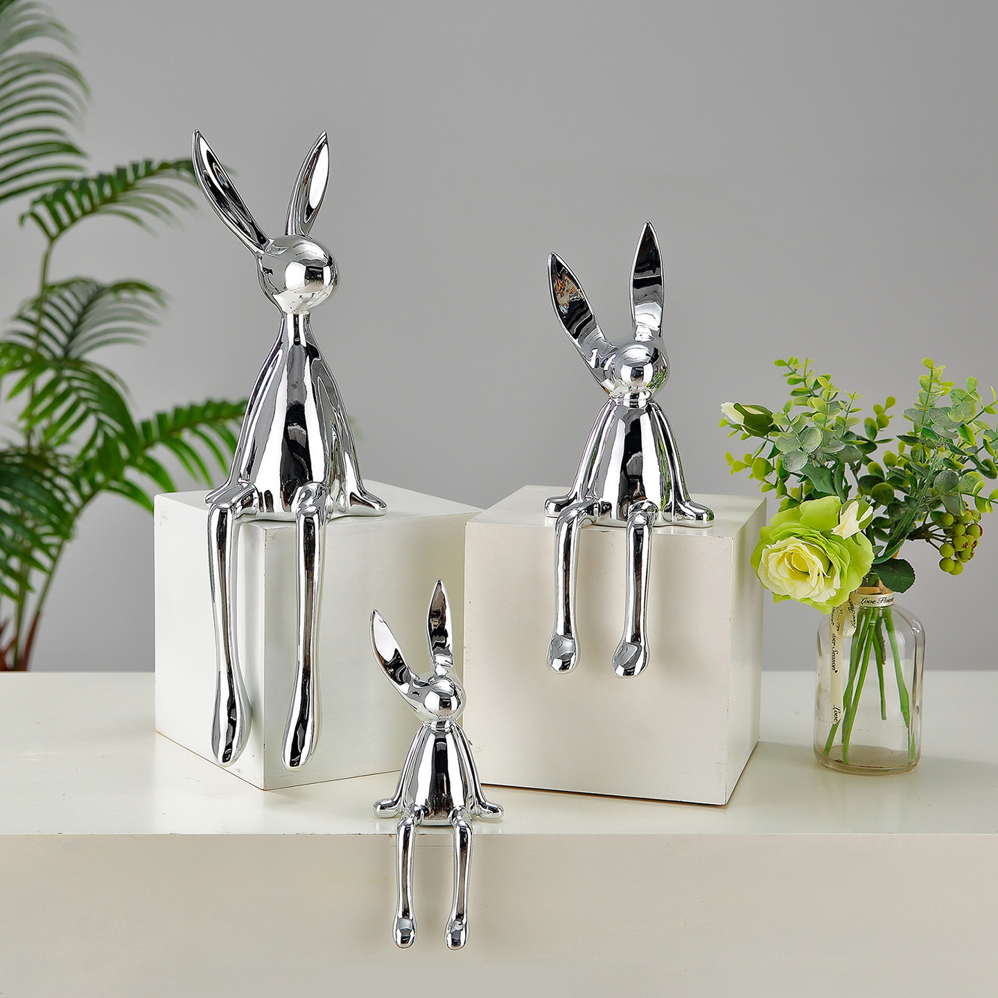 Decoración de conejo de postura sentada de galvanoplastia de lujo ligero moderno