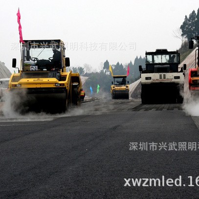 修路铺沥青、沥青混凝土摊铺、道路工程施工、热溶型线，车道线