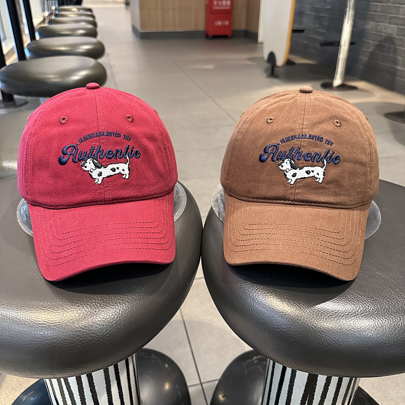 Sombreras de béisbol personalidad femenina letras de perro manchado bordado blando superior cara pequeña sombrero de primavera y verano pareja de calle universal