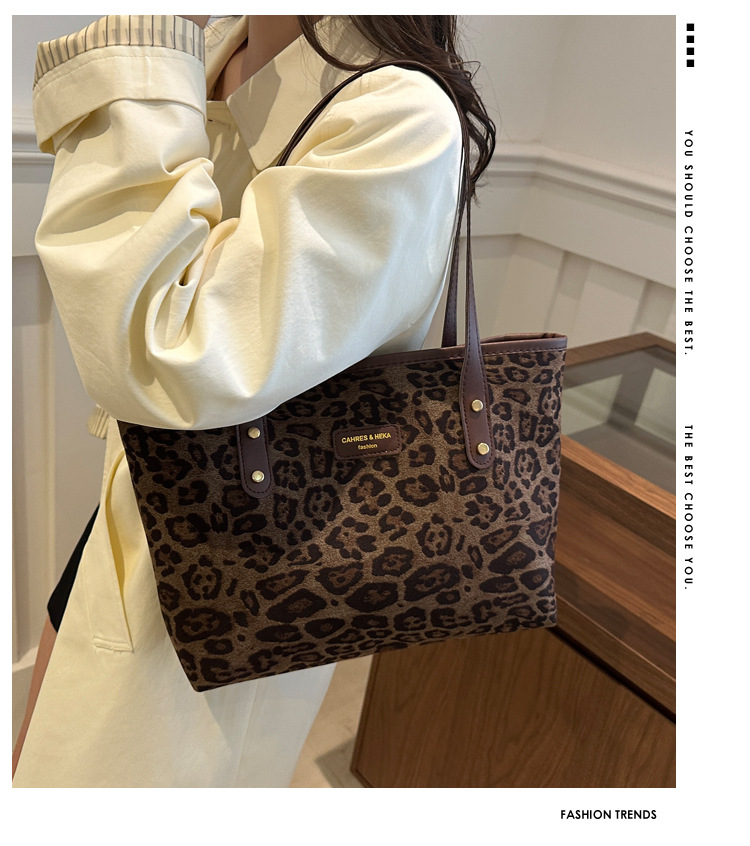 This is a new 2024 trendy and stylish large-capacity handbag for women. It is a fashionable and stylish single-shoulder tote bag for autumn and winter details Picture