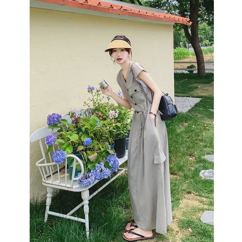 Gray V-Neck Dress with a Simple Design, Waist-Cinching and Slimming Effect, Long Dress with a Fashionable and Elegant Vibe, Mature Style Dress