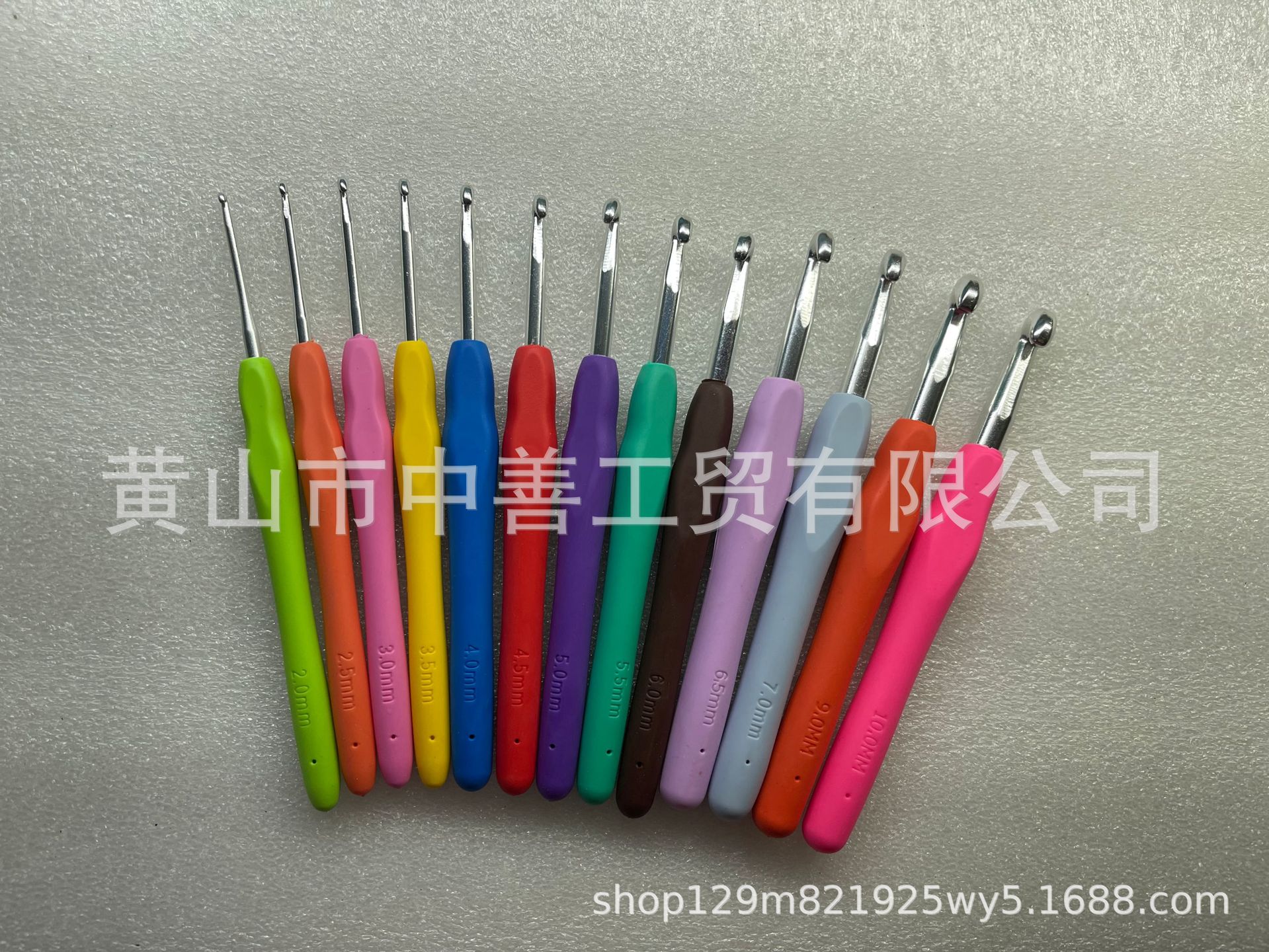 Ganchillo de plata suave mango crochet 12 piezas traje de combinación (paquete de OPP)