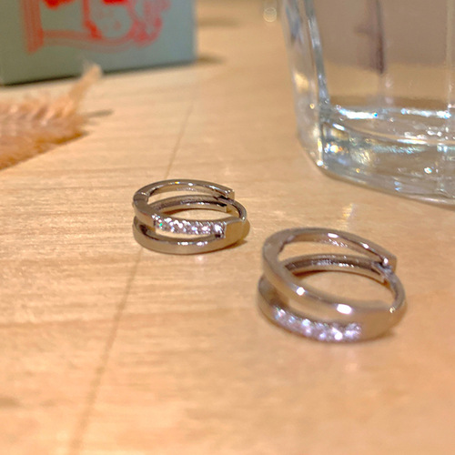 Korean Internet celebrity fashionable and exquisite double-layer hollow rhinestone hoop earrings, elegant, compact and versatile design earrings