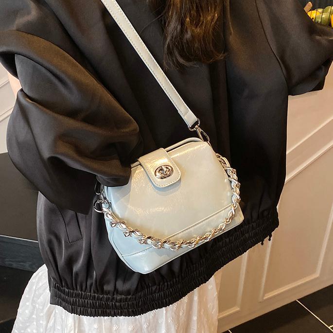 Bolsos para mujer 2025 nuevo bolso de hombro de moda de moda simple bolso cuadrado pequeño casual bolso femenino de nicho de estilo occidental de alta gama