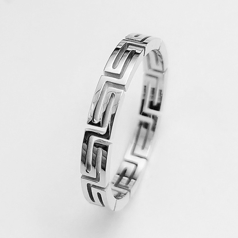 Joyería de acero Titanium vendedora caliente transfronteriza fabricante masculino del anillo esmerilado hueco del acero inoxidable del estilo europeo y americano de la cadena giratoria
