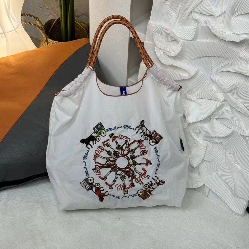 흰색·열쇠마차