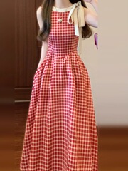 2025 新しい赤いチェック柄ノースリーブドレス女性の夏今年の人気のホットスタイル気質ウエストフレンチロングスカート