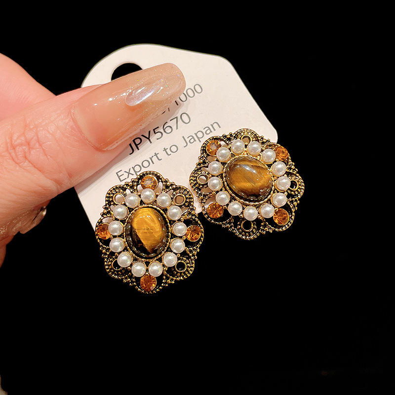 22g Weight 1 Pair Elegant Retro Geometric Alloy Tiger Eye Rhinestones Ear Studs